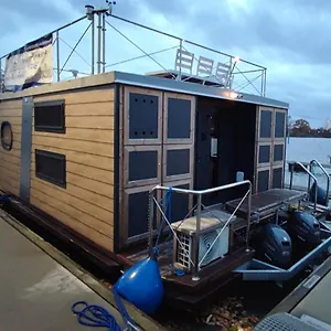 houseboat-water-king-apartament-pywajcy-dom-na-wodzie-7-os.hotelswroclaw.com/